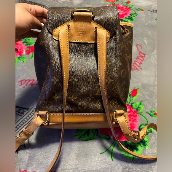 Louis Vuitton Monogram Montsouris MM Backpack - Picture 5 of 9